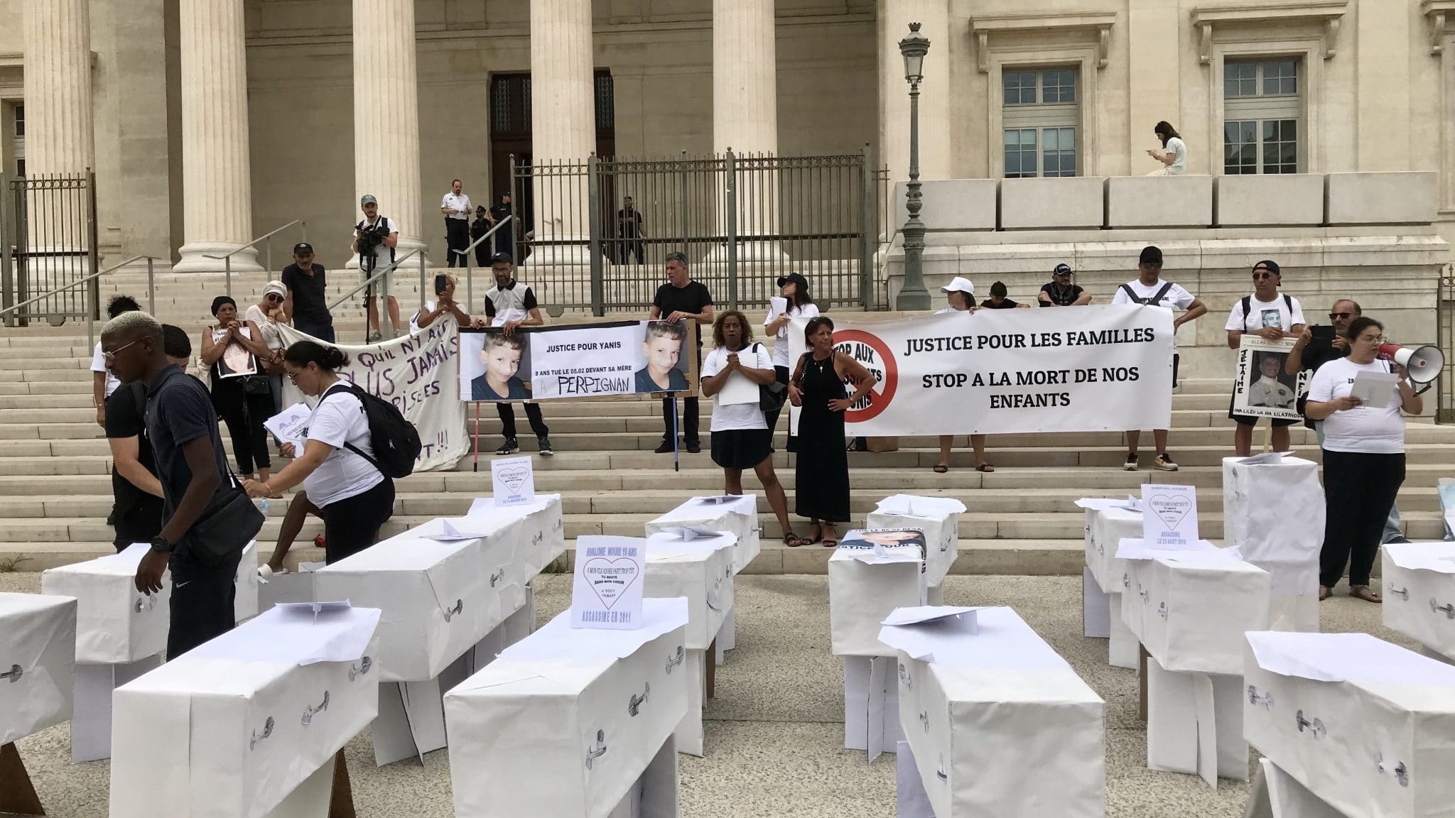 Marche blanche pour soutenir les familles des victimes d'assassinats, organisée le 15 juin 2022 à Marseille par l'association Alehan.