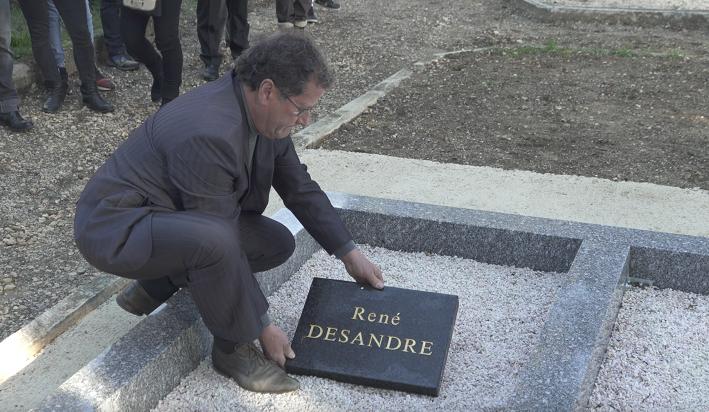Changement de plaque pour honorer la mémoire de "l'Inconnu" du maquis Bir-Hakeim. Labastide-de-Virac, le 3 mars 2019. Crédits: Olivier Bertrand