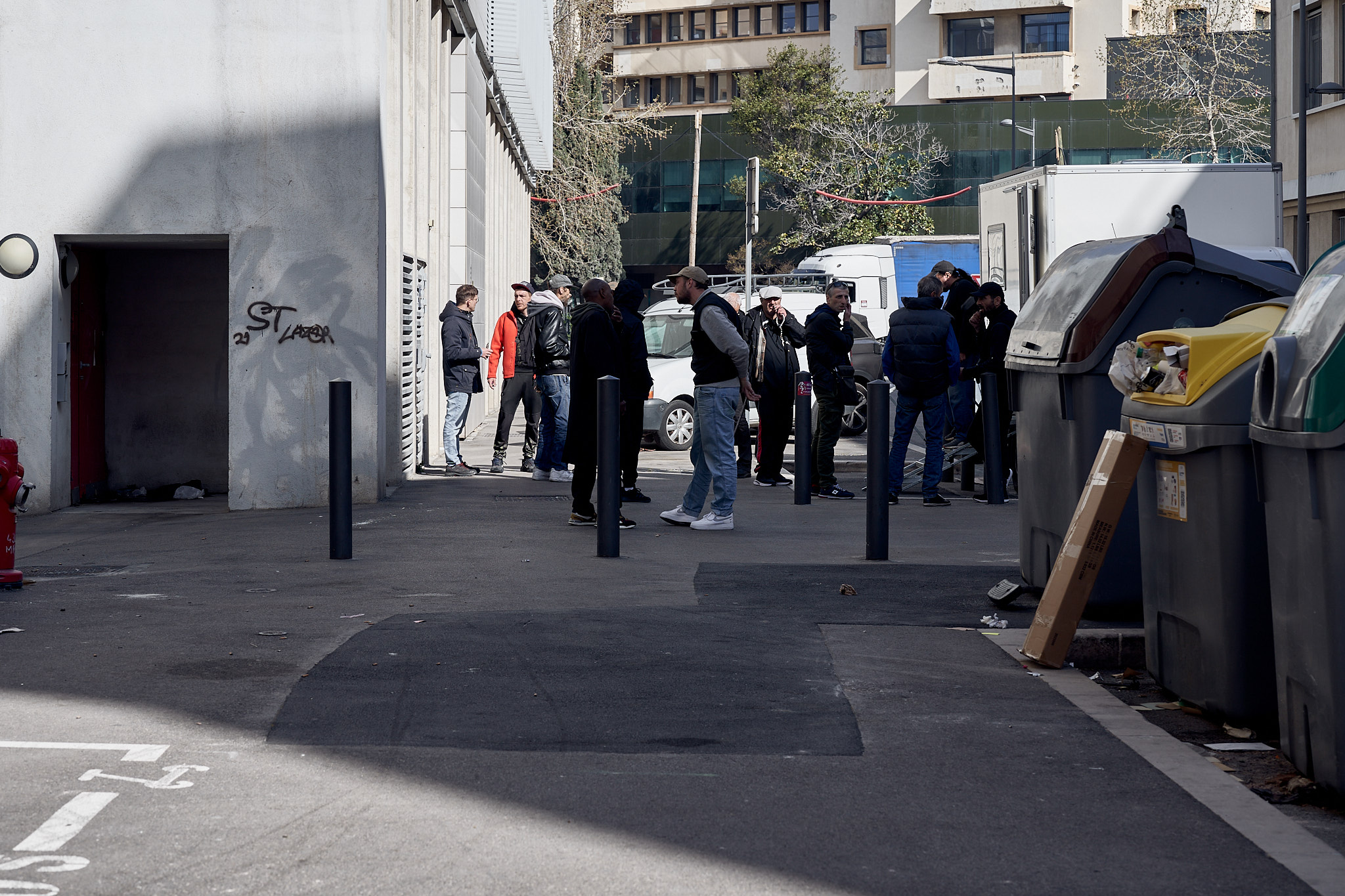 Un bus reçoit les toxicomanes à Marseille, faute de salle de shoot. Avril 2023. Crédit: Geneviève Mitry