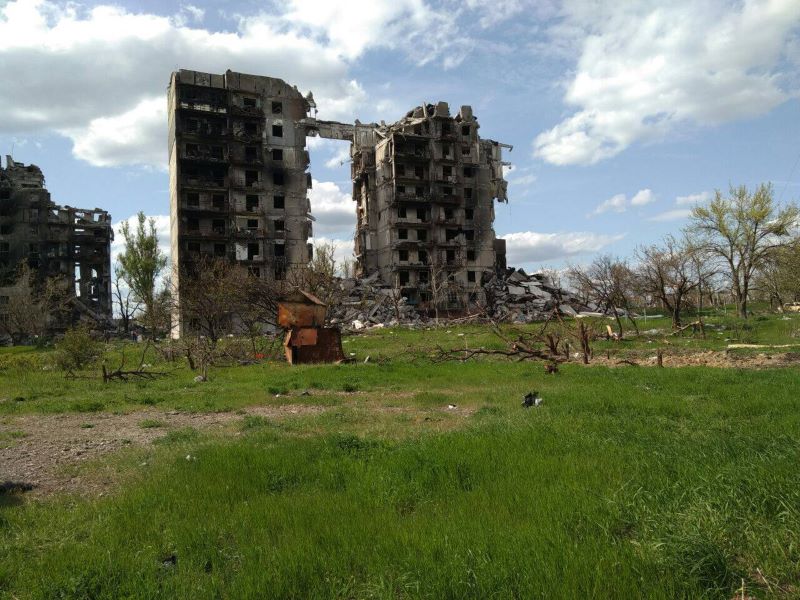 Ruines à Marioupol. Crédit: Laurent Geslin