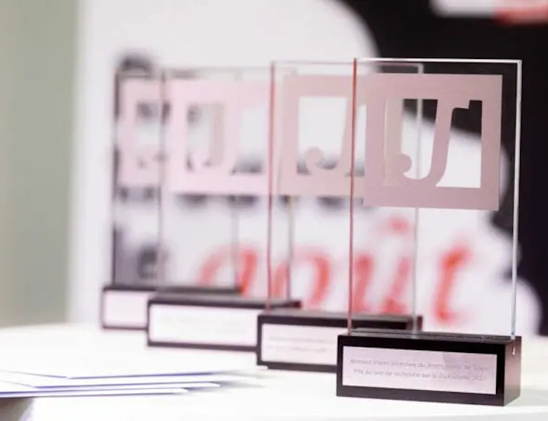 Le Grand prix Michèle Léridon récompense les médias ou reporters qui ont «le mieux honoré les valeurs du journalisme lors de l’année écoulée ». Crédits: Assises du journalisme